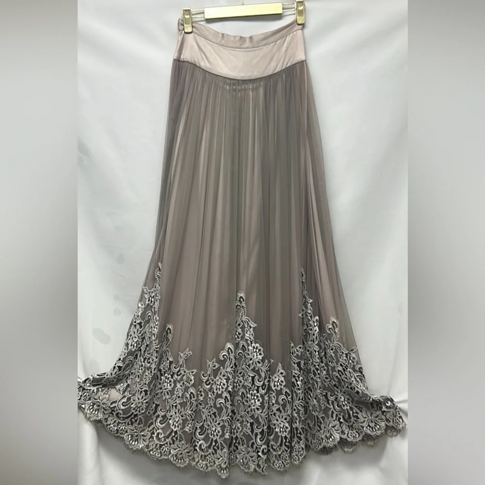 Carmen Mark Valvo beaded lace and mesh long skirt - Picture 4 of 13